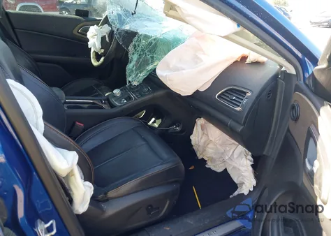 2015 Chrysler 200 C z USA, uszkodzony, nr VIN 1C3CCCCG6FN648165